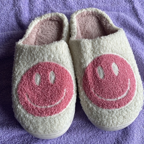 Retro Fuzzy Face Slippers for Women  Casual Smile Face Slippers Size 9-9 1/2 - Picture 8 of 10